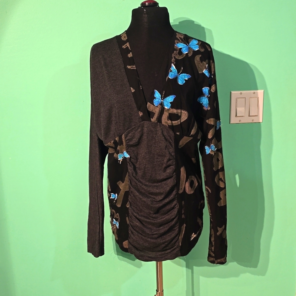 Desigual V-neck long sleave top w/ blue butterflies XL new without tag.